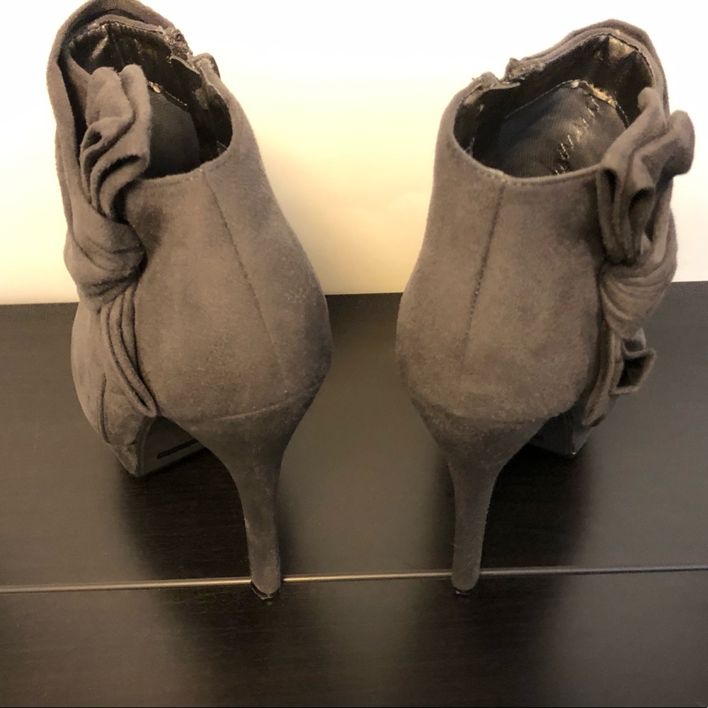 Grey boots - Picture 3 of 10